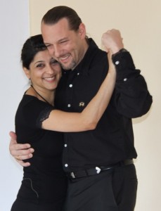 Andrés and Mira teach regularly tango lessons at La Rogaia